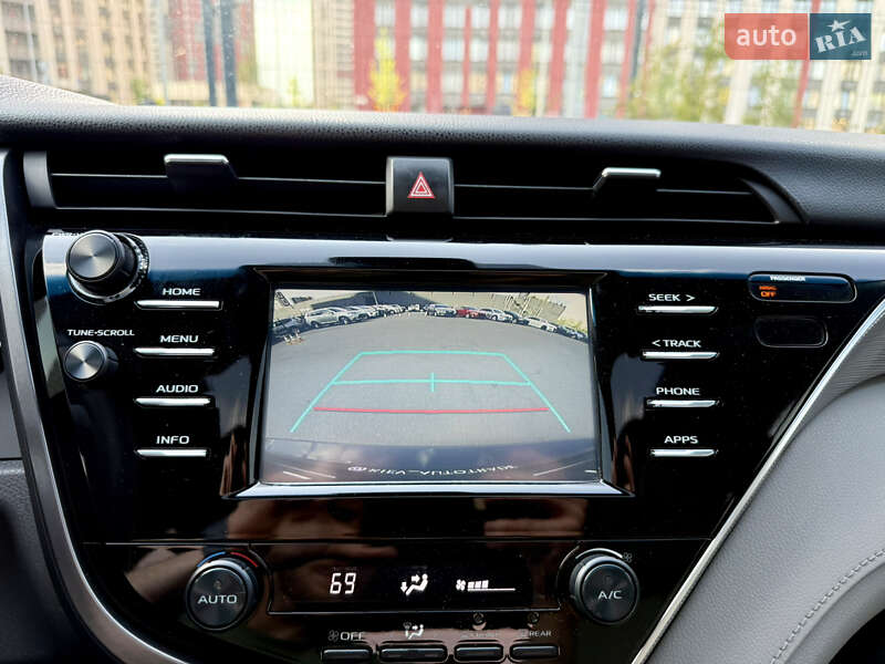 Седан Toyota Camry 2018 в Києві