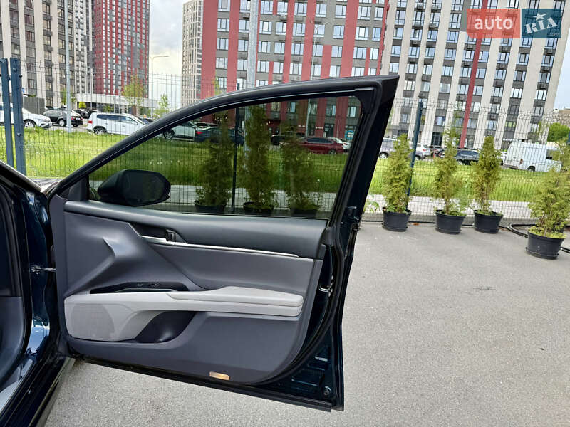 Седан Toyota Camry 2018 в Києві