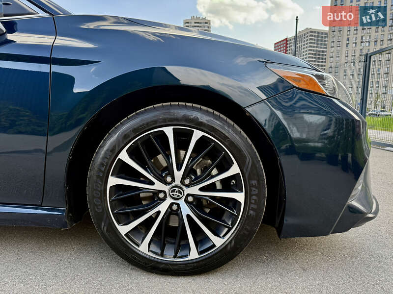 Седан Toyota Camry 2018 в Києві