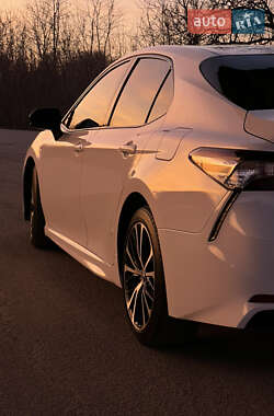 Седан Toyota Camry 2017 в 
