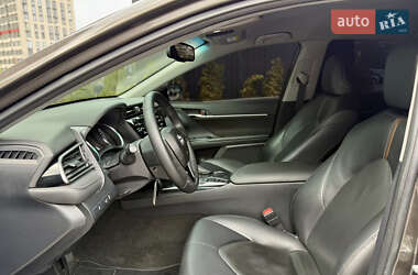 Седан Toyota Camry 2019 в 