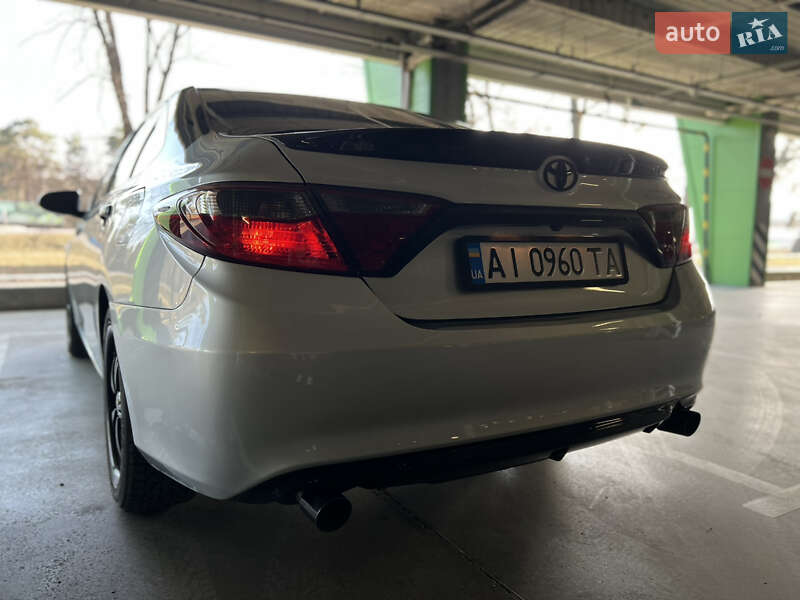 Седан Toyota Camry 2015 в Киеве