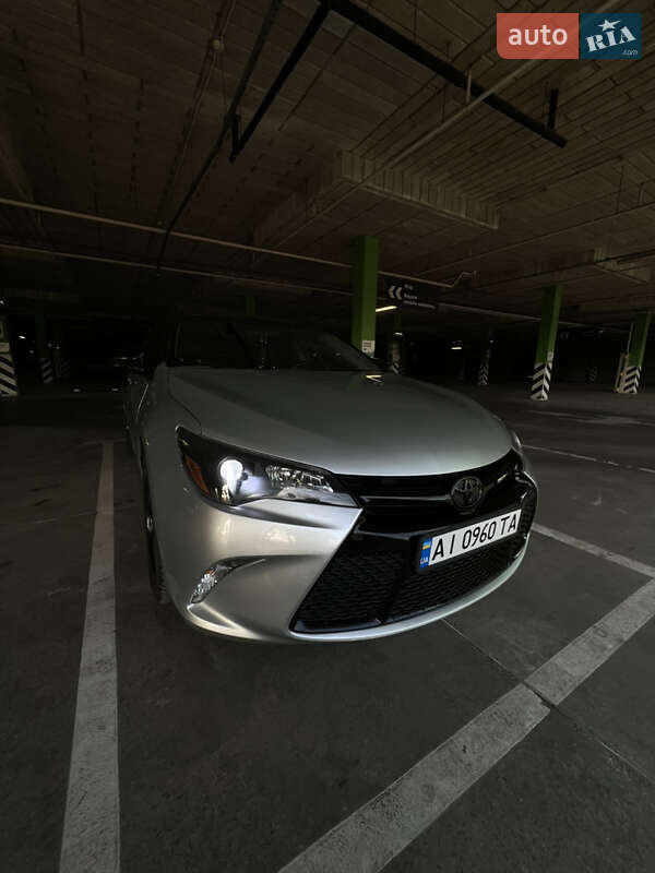 Седан Toyota Camry 2015 в Киеве