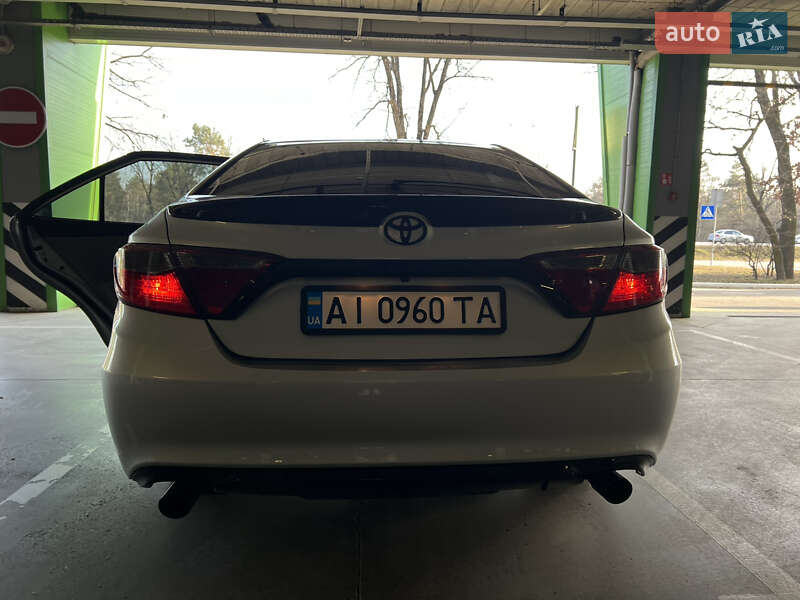 Седан Toyota Camry 2015 в Киеве