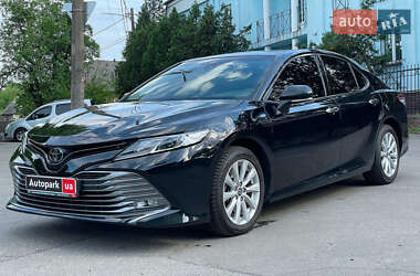 Седан Toyota Camry 2017 в Киеве