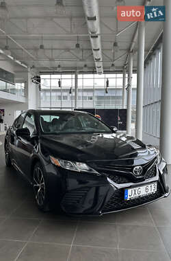 Седан Toyota Camry 2017 в 