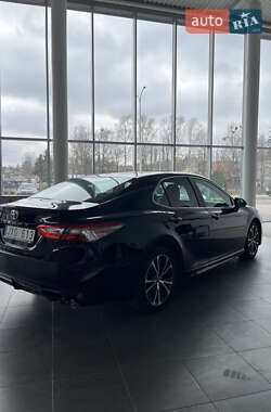 Седан Toyota Camry 2017 в 