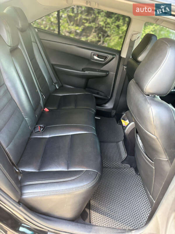 Седан Toyota Camry 2015 в Гайсине