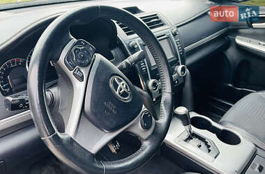Седан Toyota Camry 2013 в 