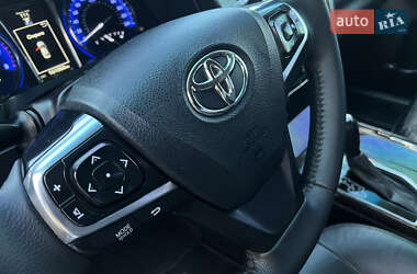 Седан Toyota Camry 2016 в 