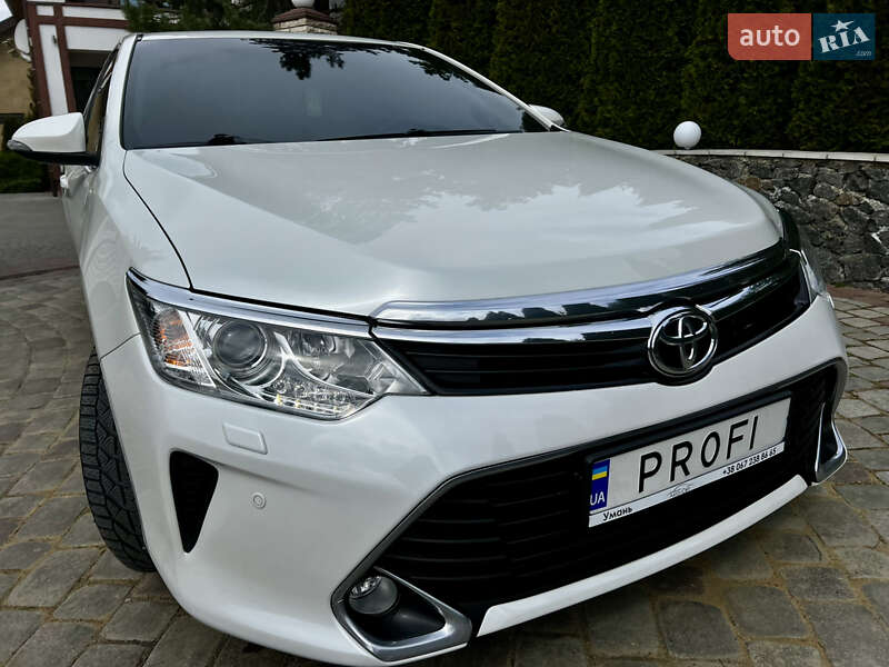 Седан Toyota Camry 2016 в 