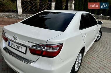 Седан Toyota Camry 2016 в 