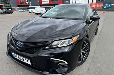 Седан Toyota Camry 2017 в Киеве