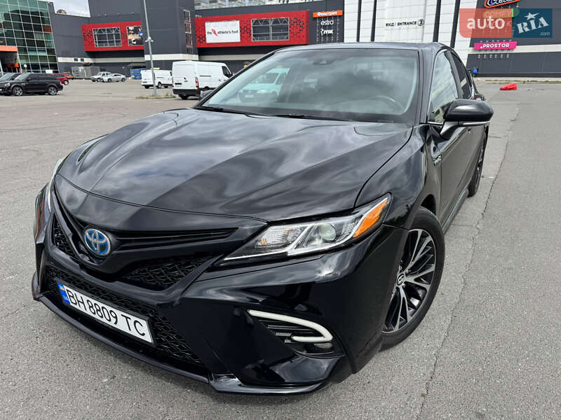 Седан Toyota Camry 2017 в Києві