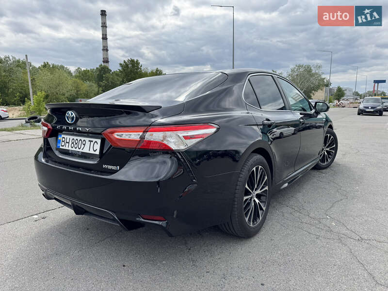 Седан Toyota Camry 2017 в Києві