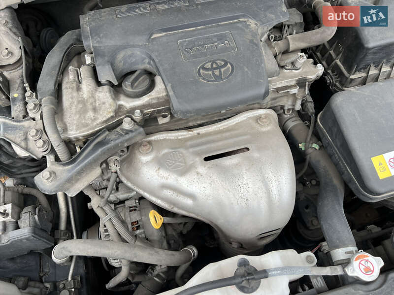 Седан Toyota Camry 2016 в Киеве