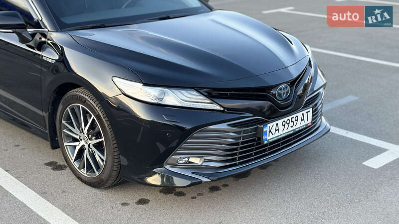 Седан Toyota Camry 2020 в Киеве