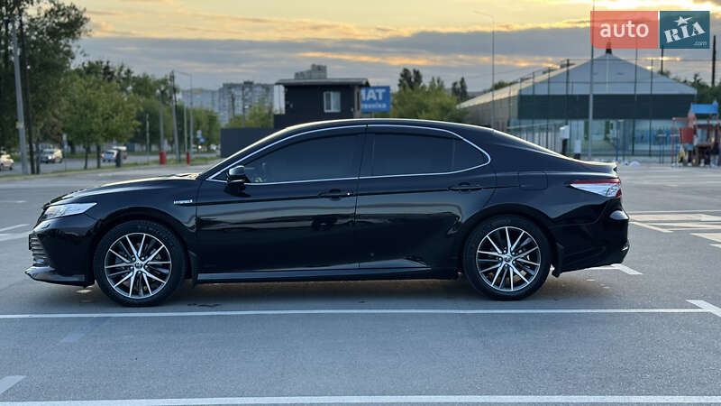 Седан Toyota Camry 2020 в Киеве