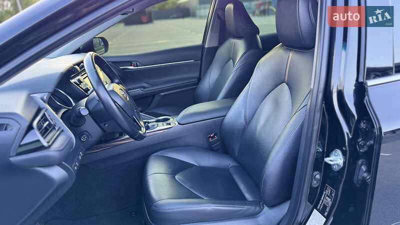 Седан Toyota Camry 2020 в Киеве