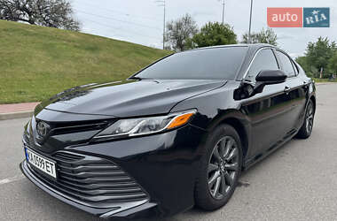 Седан Toyota Camry 2017 в Киеве