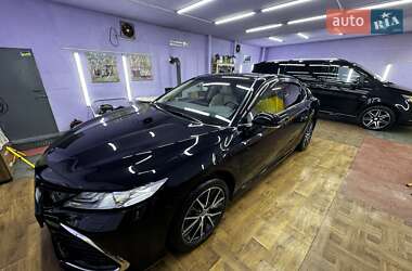 Седан Toyota Camry 2023 в 