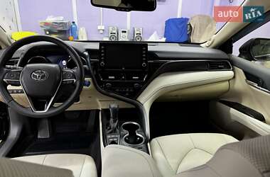 Седан Toyota Camry 2023 в 