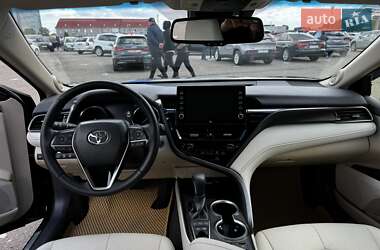 Седан Toyota Camry 2023 в 