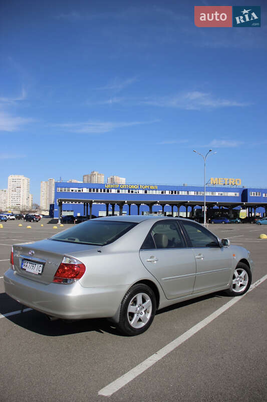 Седан Toyota Camry 2006 в Києві
