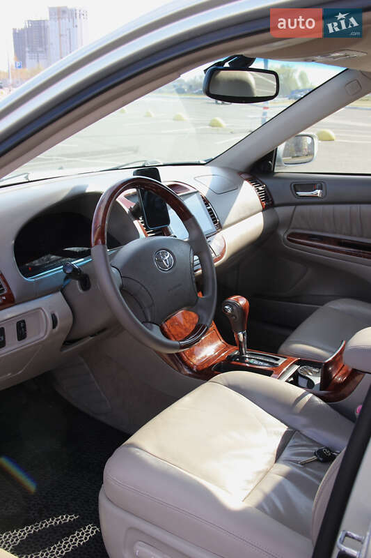 Седан Toyota Camry 2006 в Києві