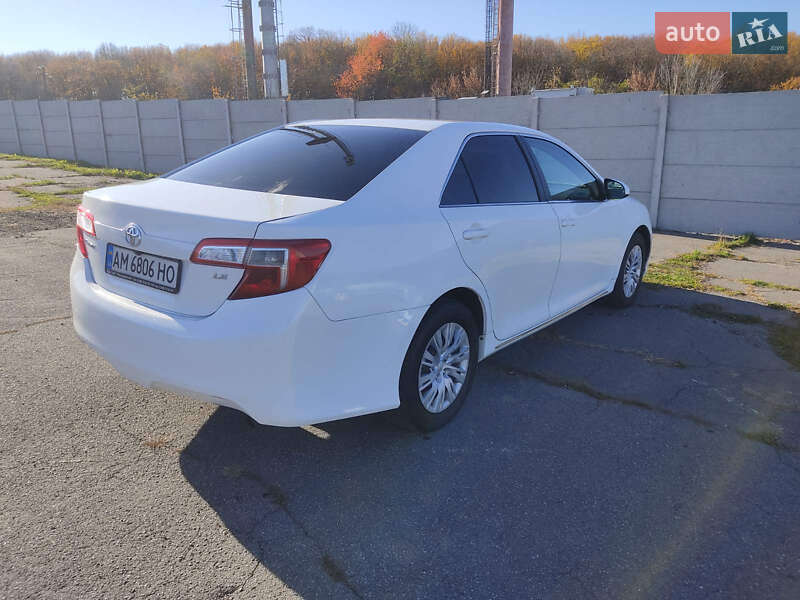Седан Toyota Camry 2013 в Житомирі