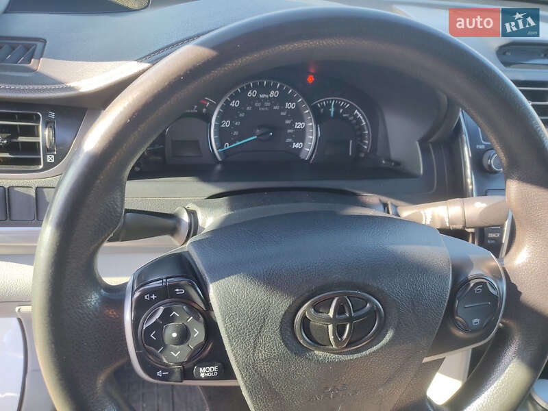 Седан Toyota Camry 2013 в Житомирі