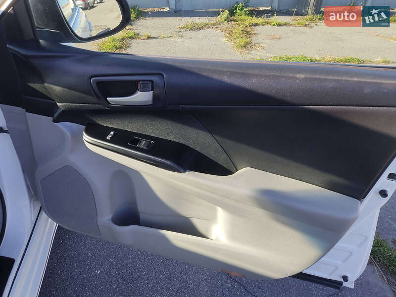 Седан Toyota Camry 2013 в Житомирі