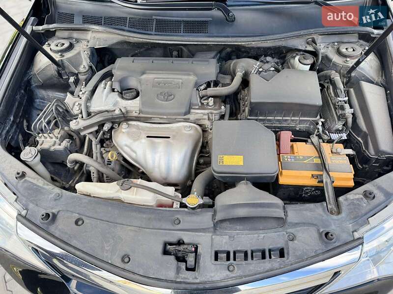 Седан Toyota Camry 2014 в Львове