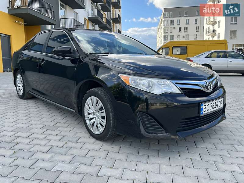 Седан Toyota Camry 2014 в Львове