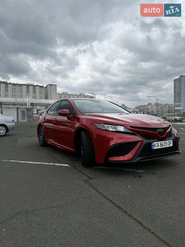 Седан Toyota Camry 2020 в Києві