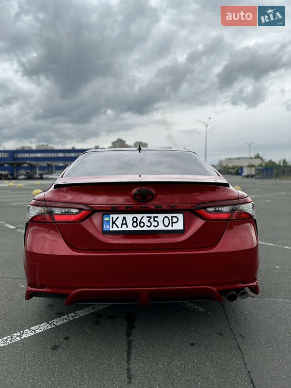 Седан Toyota Camry 2020 в Києві