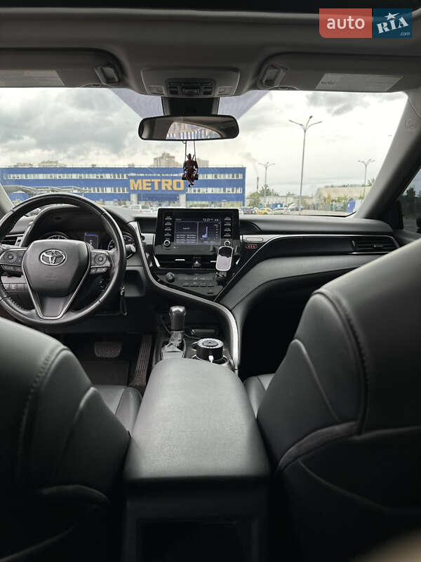 Седан Toyota Camry 2020 в Києві