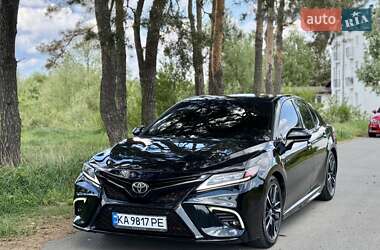 Седан Toyota Camry 2017 в Киеве