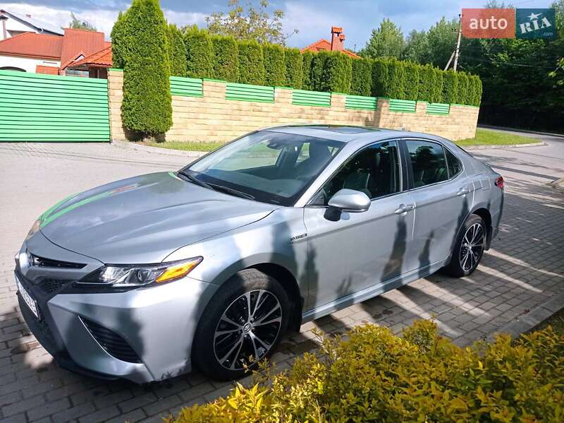 Седан Toyota Camry 2018 в Львове