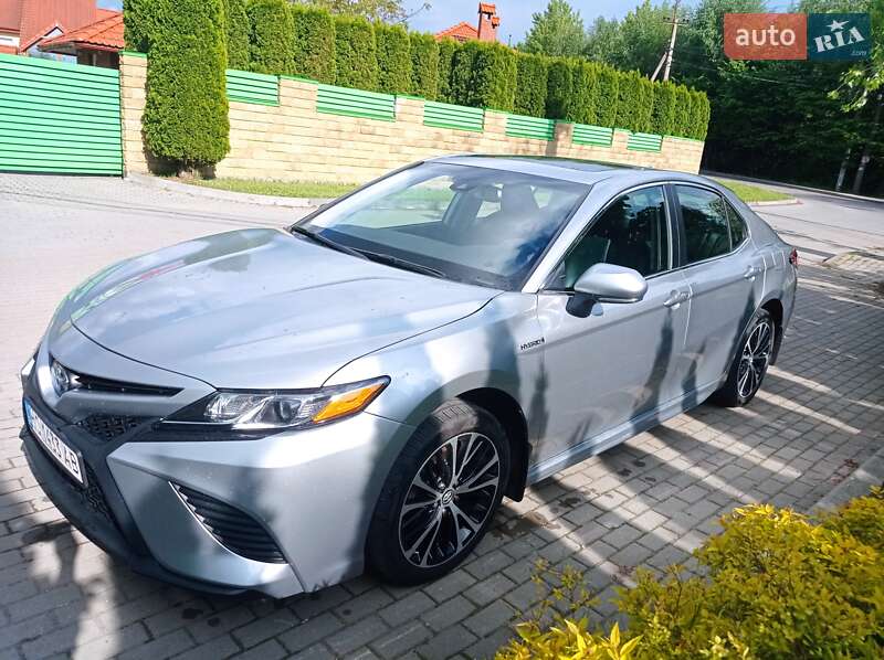 Седан Toyota Camry 2018 в Львове