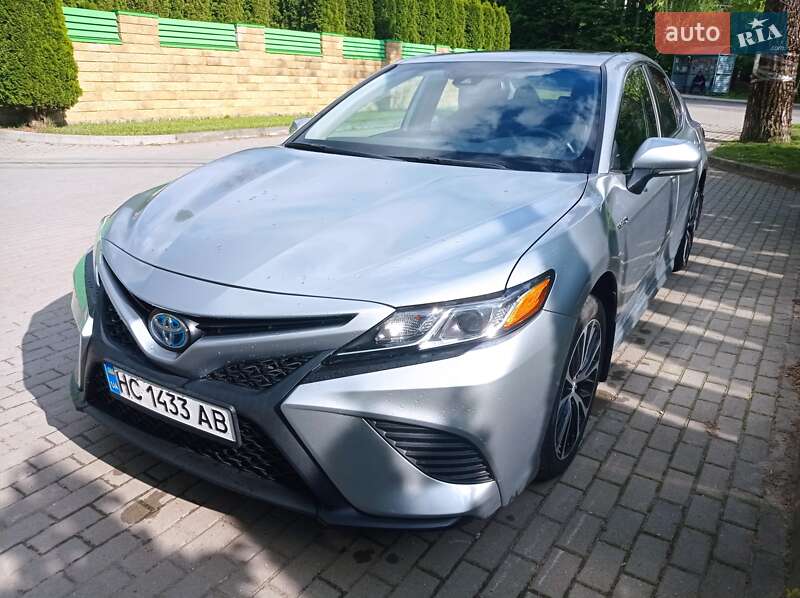 Седан Toyota Camry 2018 в Львове
