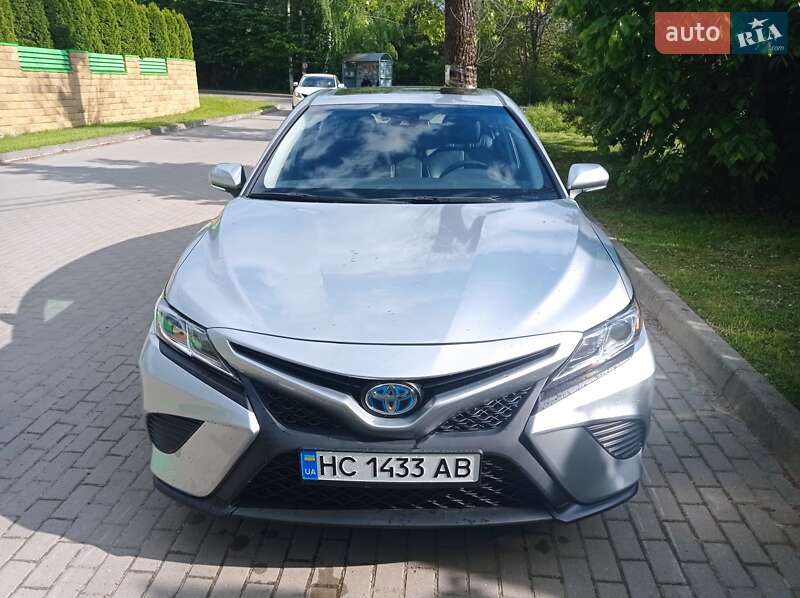 Седан Toyota Camry 2018 в Львове