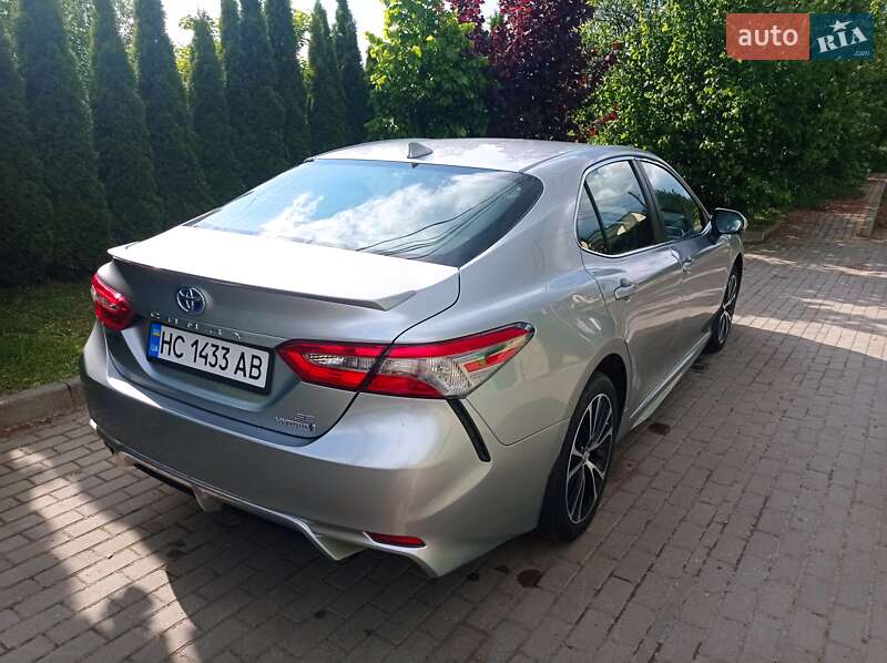 Седан Toyota Camry 2018 в Львове