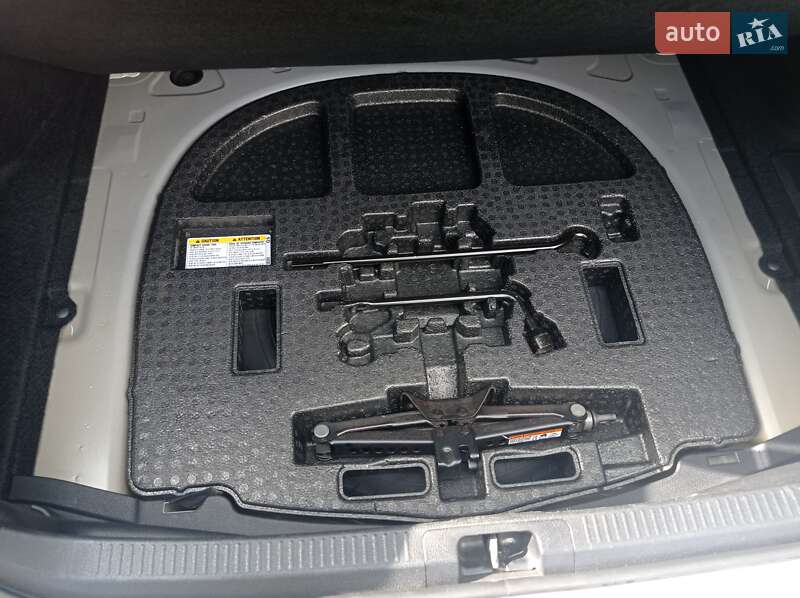 Седан Toyota Camry 2018 в Львове