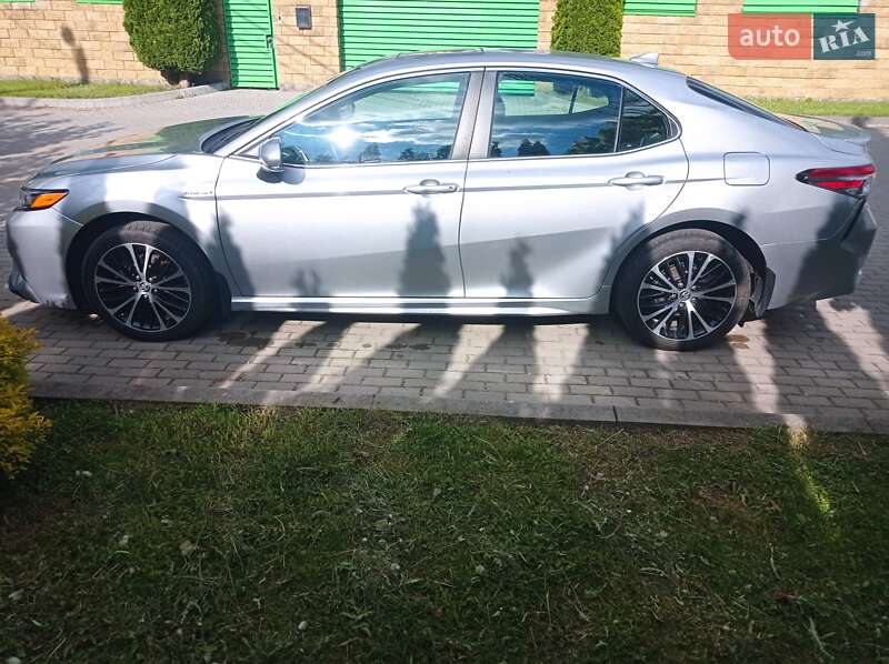 Седан Toyota Camry 2018 в Львове