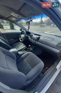 Седан Toyota Camry 2005 в 