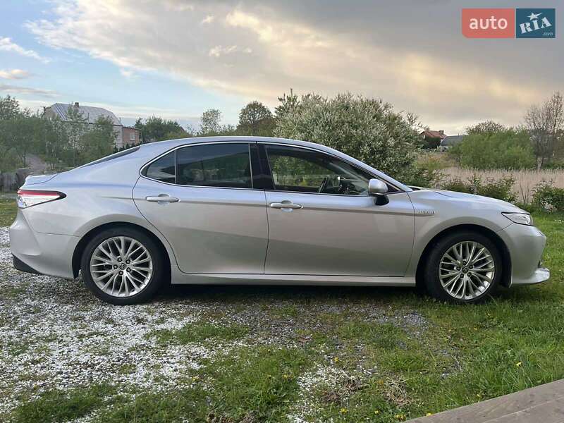 Седан Toyota Camry 2020 в Львове