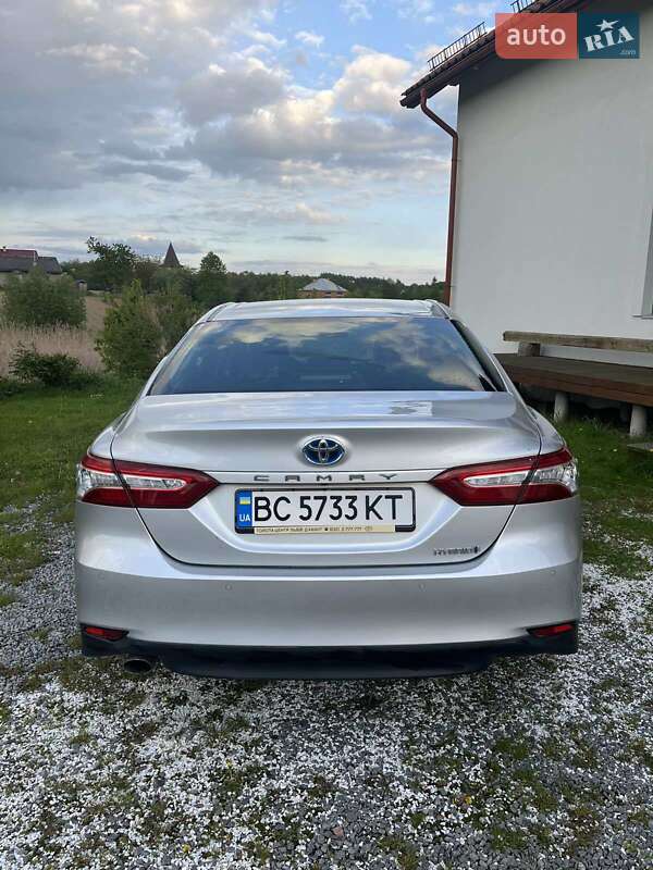 Седан Toyota Camry 2020 в Львове