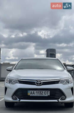 Седан Toyota Camry 2015 в Киеве