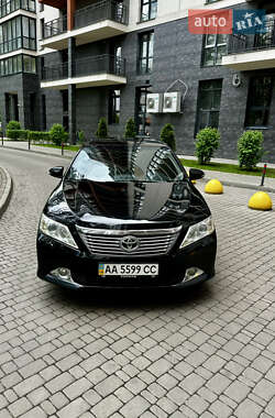 Седан Toyota Camry 2012 в 